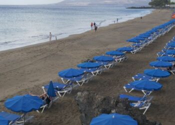 Tourists rescued at Playa Grande