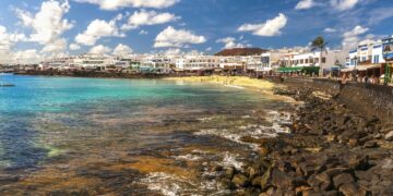 Playa Blanca town beach closed again