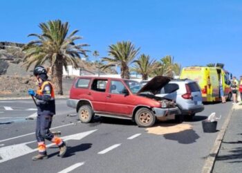 Five affected in head-on collision of two cars in Costa Teguise