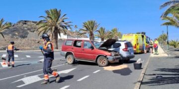 Five affected in head-on collision of two cars in Costa Teguise