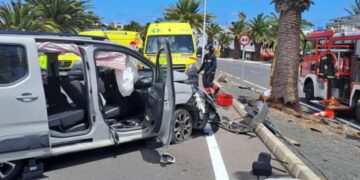Two injured in car crash in Costa Teguise