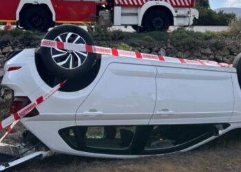 Two injured in car crash near Mozaga