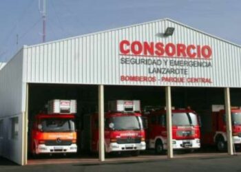 Two parents locked on the balcony in Puerto del Carmen
