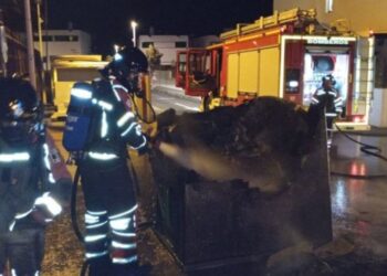 Two rubbish containers set on fire in Puerto del Carmen