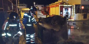 Two rubbish containers set on fire in Puerto del Carmen