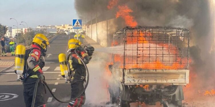 Vehicle blaze in Arrecife