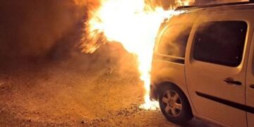 Vehicle and rubbish bins burned