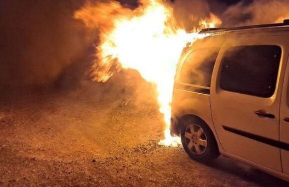 Vehicle and rubbish bins burned