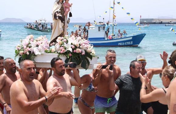 Playa Blanca celebrates the Virgen del Carmen