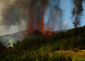Volcano enters new explosive phase