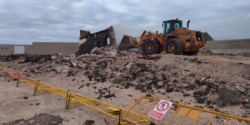 Islote del Francés wall demolished for safety
