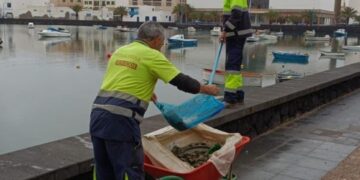 Two injured in traffic accident in Costa Teguise
