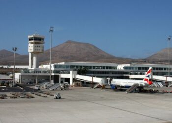 Wind speed diverts flights