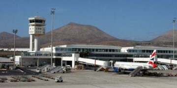 Wind speed diverts flights