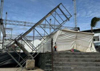 Winds knock down stage tower in Puerto del Carmen