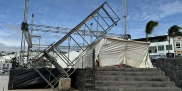 Winds knock down stage tower in Puerto del Carmen