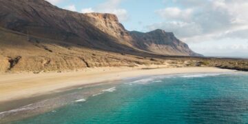 Woman rescued after suffering injury at Playa del Risco