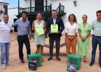 Two new defibrillators for Yaiza