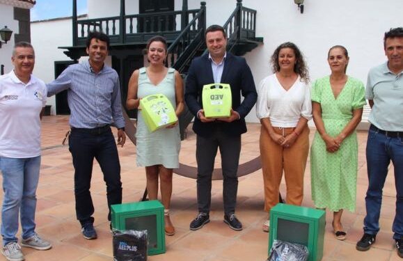 Two new defibrillators for Yaiza
