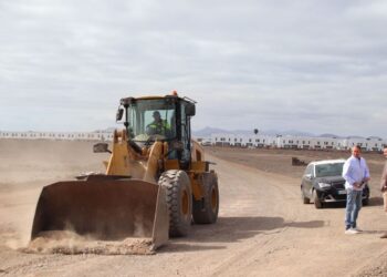 Yaiza improves the dirt road to Papagayo