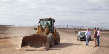 Yaiza improves the dirt road to Papagayo