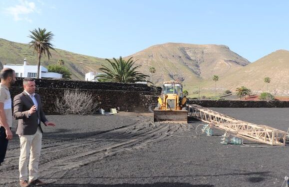 Yaiza Ayuntamiento removes pylons
