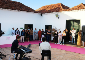 Damián Rodríguez presents his art at Yaiza Simply Love Festival