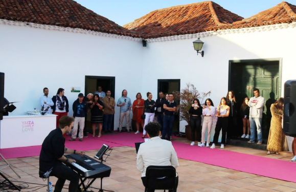 Damián Rodríguez presents his art at Yaiza Simply Love Festival